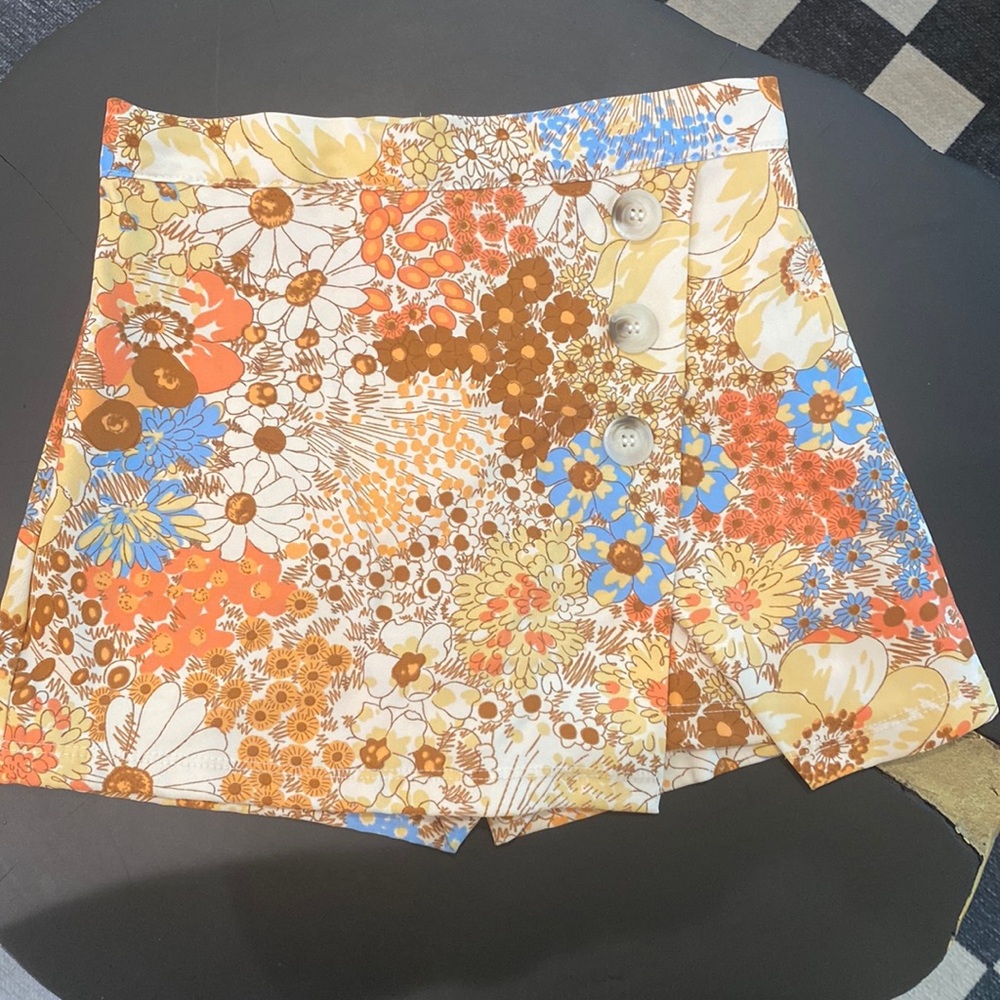 Originality Kids Floral printed back zip Skort with bottom front detail - size M